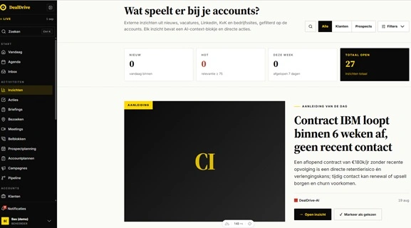 Het scherm Inzichten in DealDrive: vier tellers met nieuwe, hete en openstaande signalen, en daaronder de aanleiding van de dag over een contract dat binnen zes weken afloopt zonder recent contact.